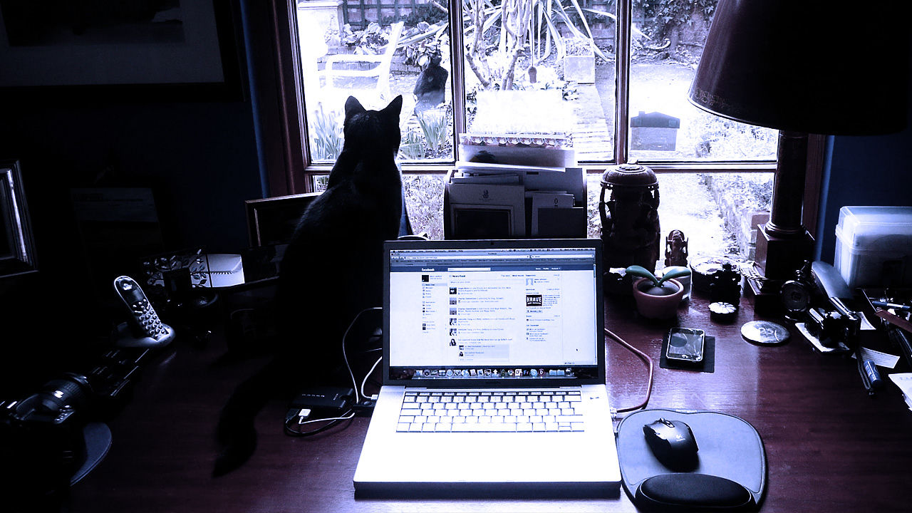 How To Not Let Facebook's News Feed Algorithm Drive You Crazy